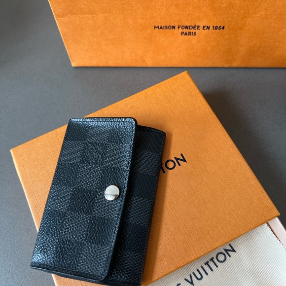 Louis Vuitton Damien graphite 6 key holder. Used - Picture 8 of 9